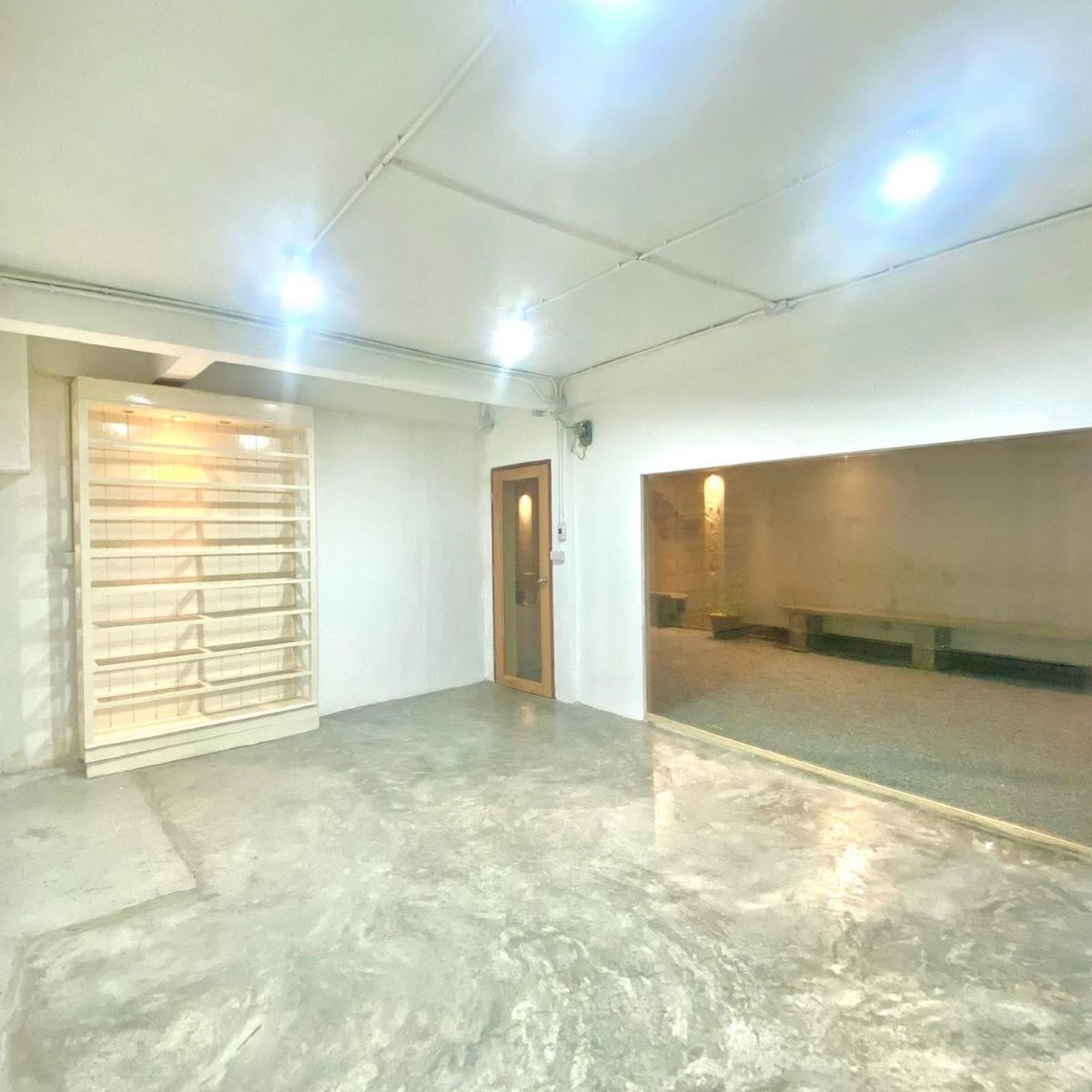 For RentOfficeBang kae, Phetkasem : For rent, open a commercial shop, next to Bang Khae MRT, next to the main road, with parking space