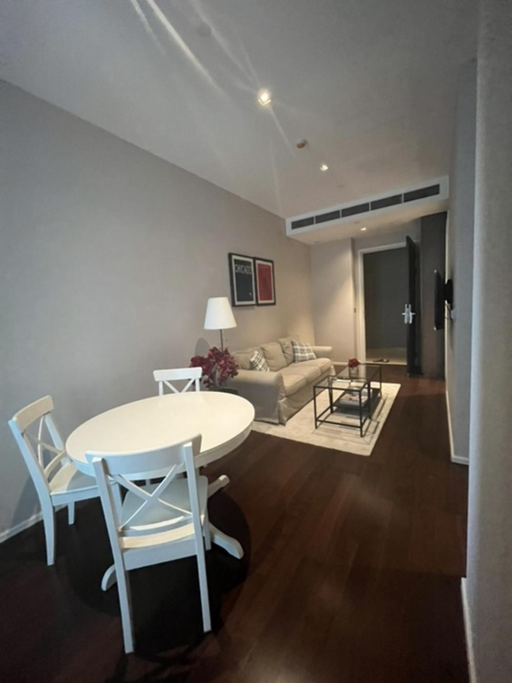 For RentCondoSukhumvit, Asoke, Thonglor : 📍🔥Condo for rent, The Diplomat 39 (The Diplomat 39), near BTS Phrom Phong, room size 52.85 sq m, floor 191, bedrooms, 1 bathroom, rent price 54,000 baht/month, price negotiable. Con New dough, sure kitchenware Cool air conditioner, 2 months deposit and 1 