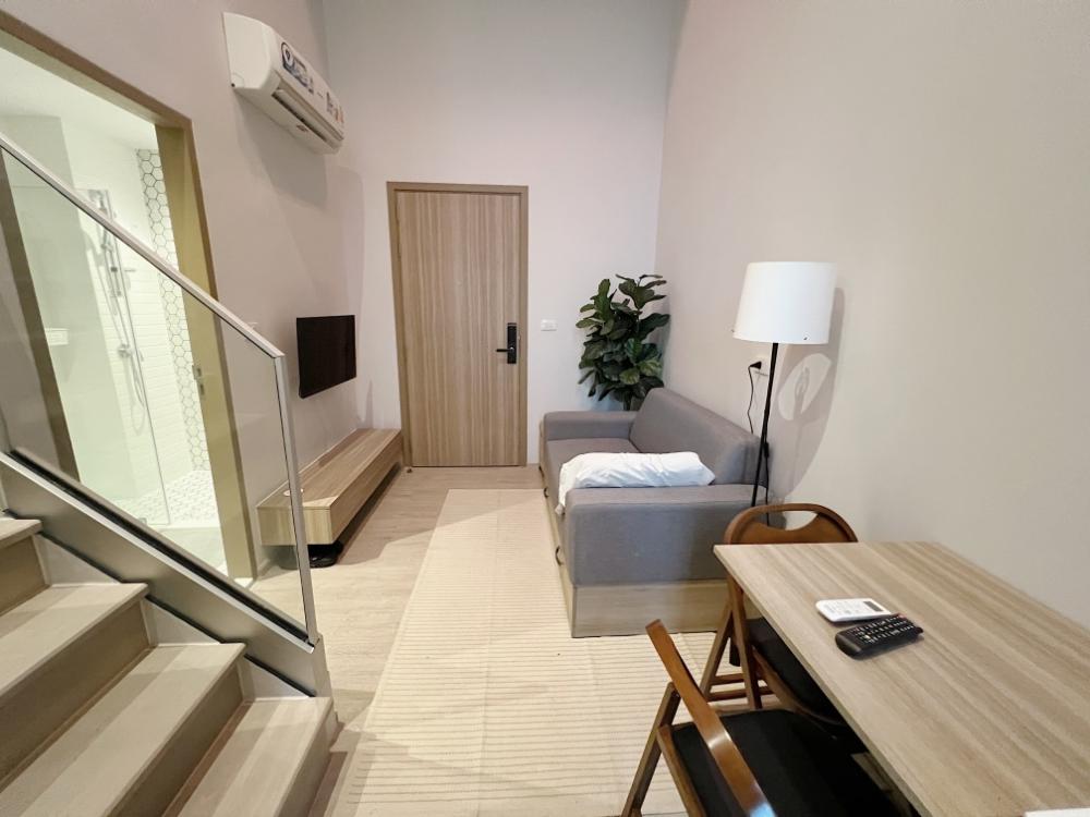 For RentCondoThaphra, Talat Phlu, Wutthakat : 👑 Altitude Unicorn Sathorn-Tha Phra 👑 Duplex room for rent, 2 bedrooms, 1 bathroom, decorated in Loft style, ready to move in immediately.