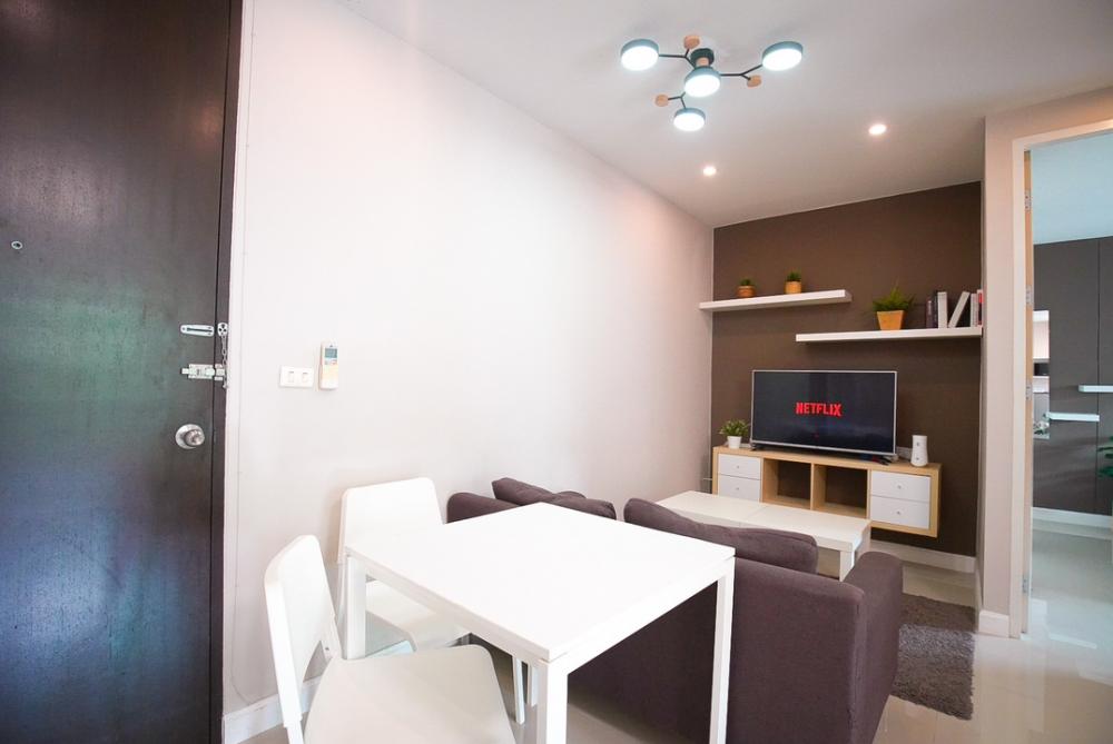 For SaleCondoPattanakan, Srinakarin : [Owner] Condo for sale near The Parkland Srinakarin International School, Parkland Srinakarin, wide balcony, swimming pool view.