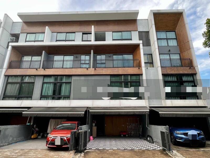 ขายทาวน์โฮมโชคชัย4 ลาดพร้าว71 : ขายบ้าน Home Office & Living ลาดพร้าว 71 ตกแต่งหรูหราเฟอร์นิเจอร์ครบพร้อมอยู่ แนวรถไฟฟ้า BTS สายสีเหลือง   สิ่งแวดล้อมดี สงบ สะอาด ปลอดภัย สะดวกการเดินทาง 