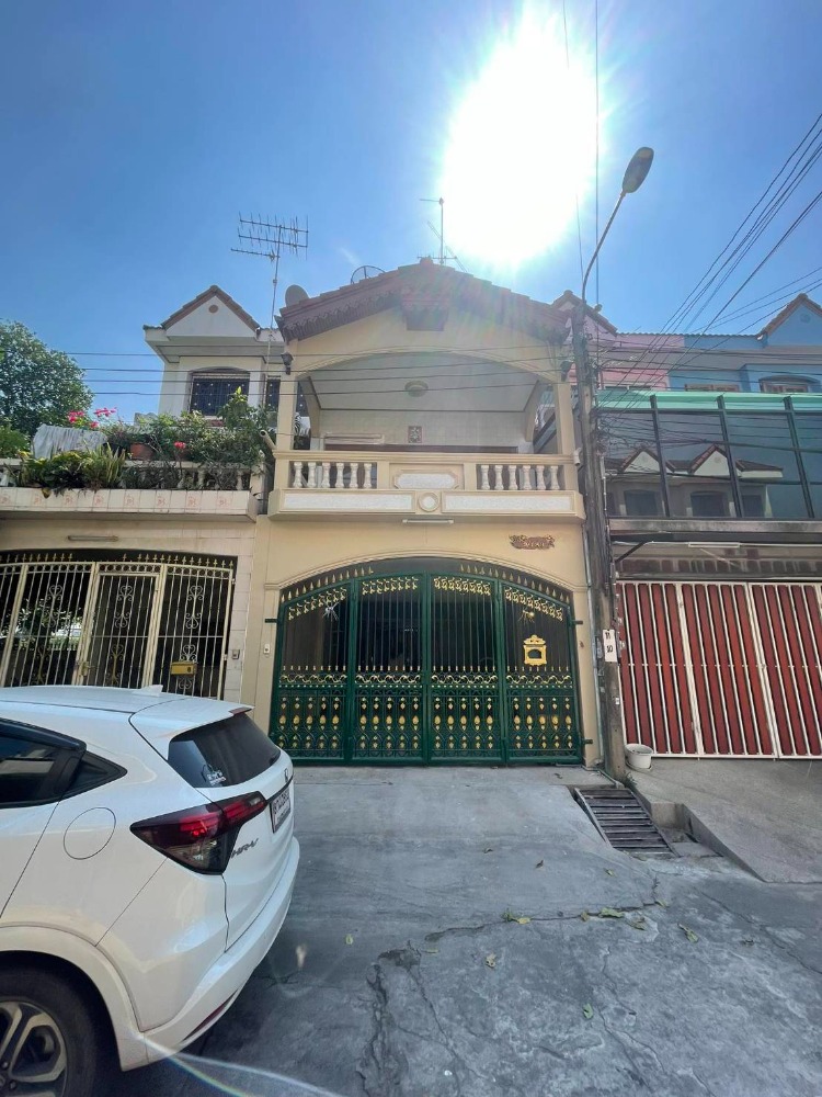 For RentTownhomeBang kae, Phetkasem : For rent: 3-story townhouse near The Mall Bang Khae, MRT Lak Song.