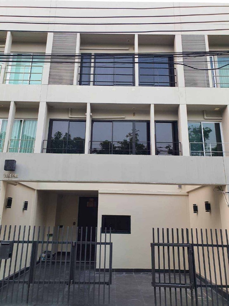 For SaleTownhomePattanakan, Srinakarin : Urgent sale - at a loss, cheapest in the townhome project Noble Cube Pattanakarn
