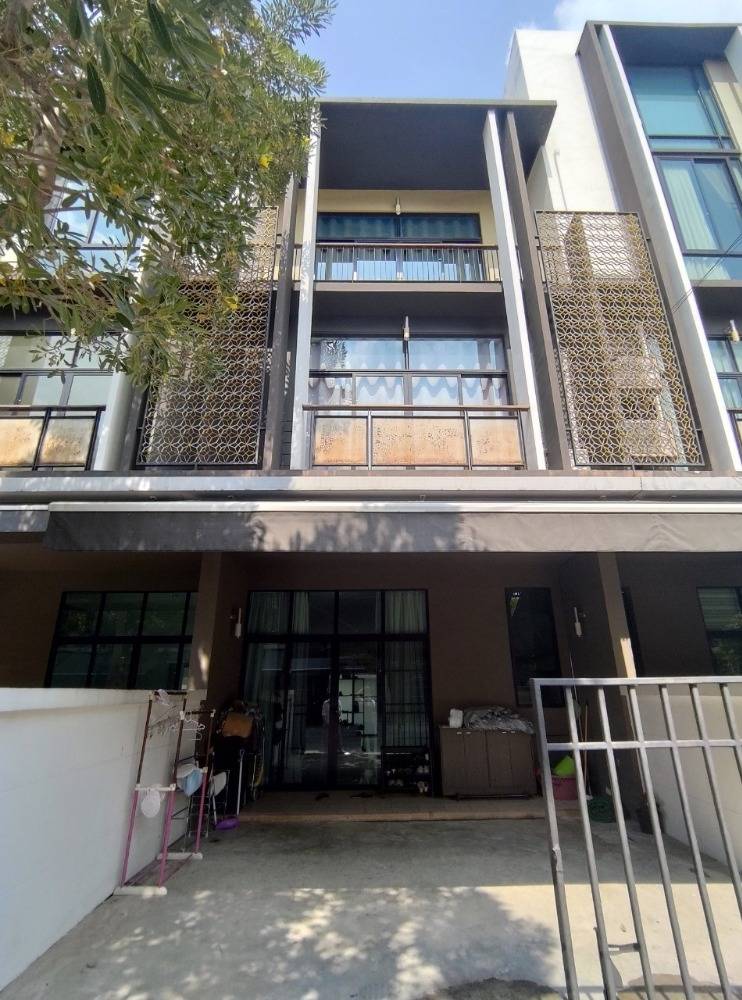 For RentTownhomeBang Sue, Wong Sawang, Tao Pun : Townhome for rent, Flora Wong Sawang, near Big C Tiwanon, just 3 minutes.
