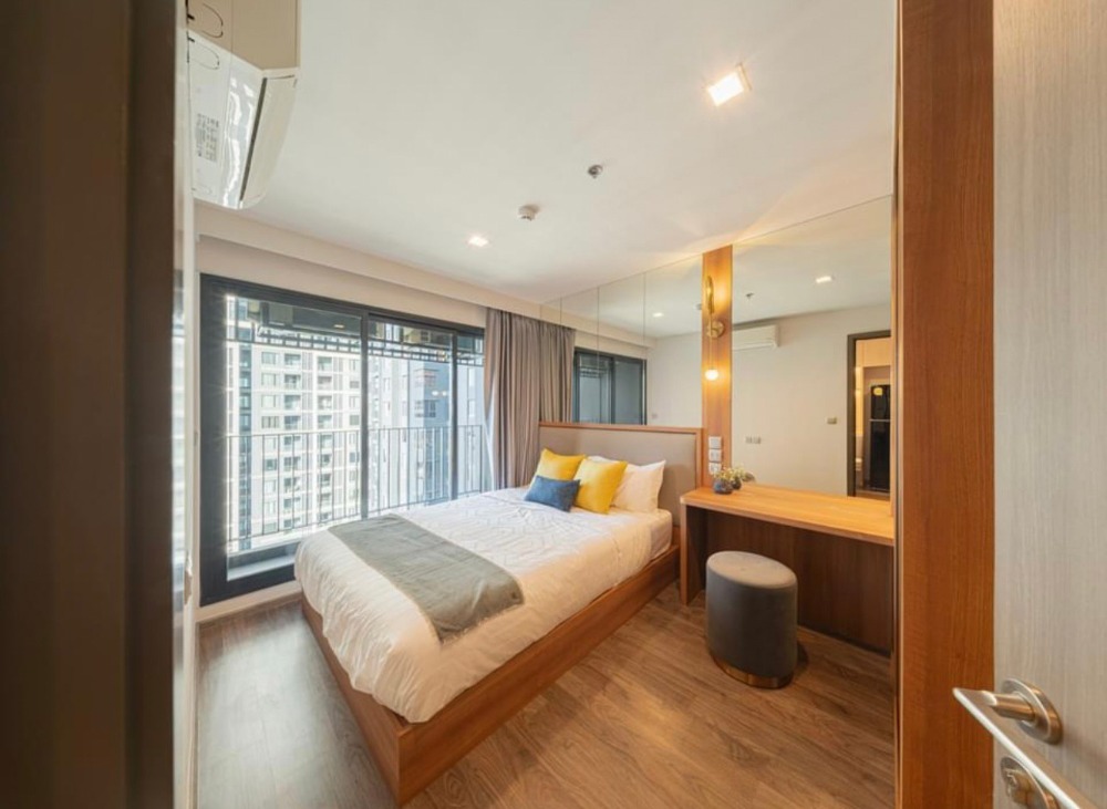 For RentCondoLadprao, Central Ladprao : 36 sq m,25th floor (one bedroom), NEW CBD. next to central ladprao and next to BTS and subway stations. The view and swimming pool on the roof are really amazing.  Fully furnished, @Life Ladprao Valley