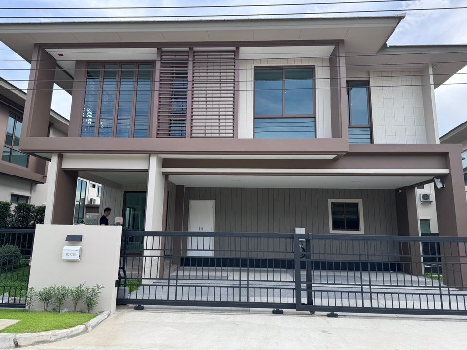 For RentHousePattanakan, Srinakarin : 🔴100,000฿🔴 𝐇𝐨𝐮𝐞𝐬 𝐁𝐮𝐫𝐚𝐬𝐢𝐫𝐢 𝐊𝐫𝐮𝐧𝐠𝐭𝐡𝐞𝐩𝐤𝐫𝐞 𝐞𝐭𝐡𝐚 | Single house Burasiri Krungthep Kreetha ♦️ near department store Happy to serve you 🙏✍️If interested, contact via Line. Responses very quickly @bbcondo88​ ✍️Property code​ 879-B5155