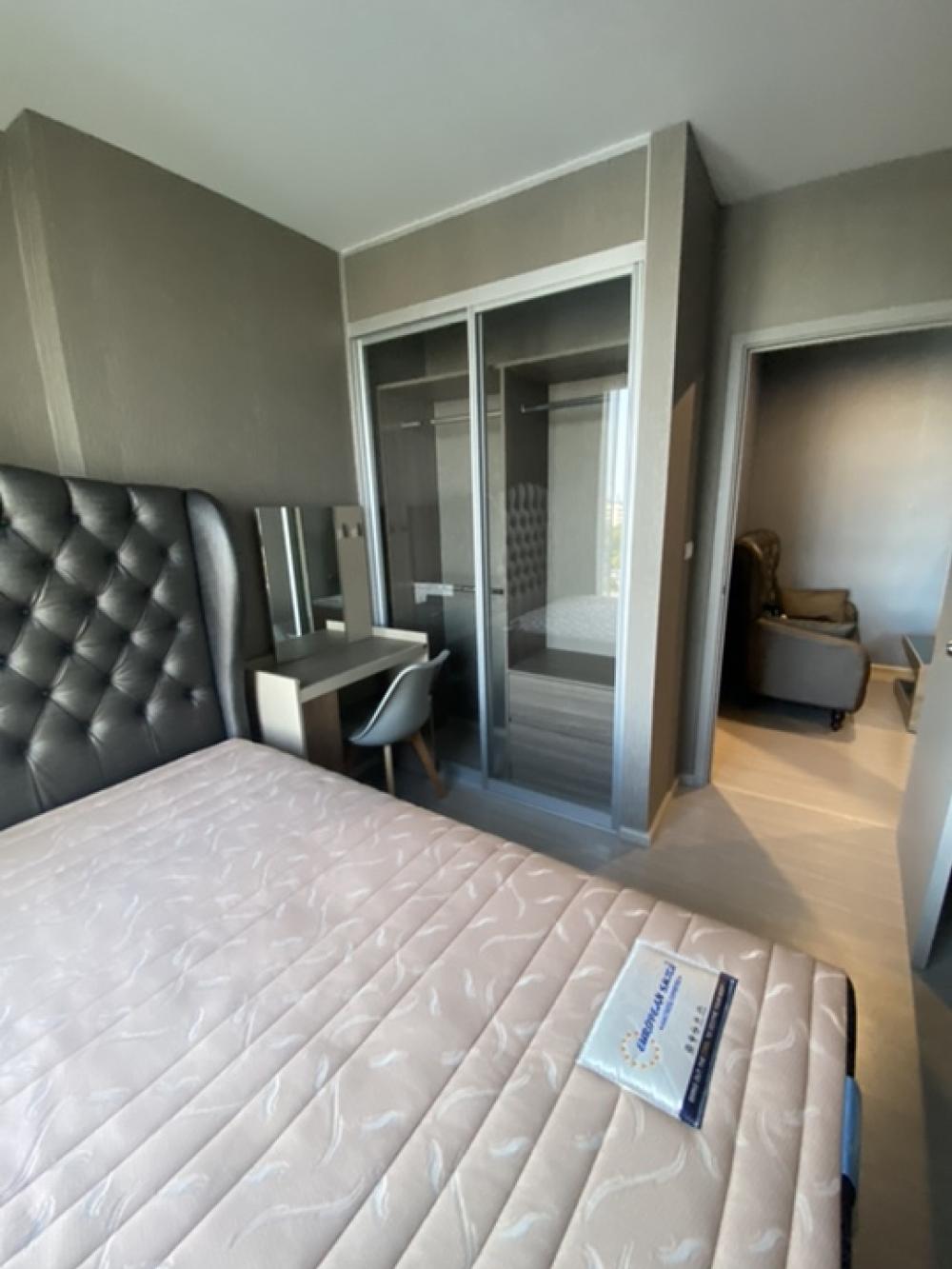 For RentCondoBang kae, Phetkasem : View of swimming pool and large garden Completely built!!! 🥰If you are next to MRT Phasi Charoen, you must come here.🥰💖For rent The Parkland Phetkasem 56💖