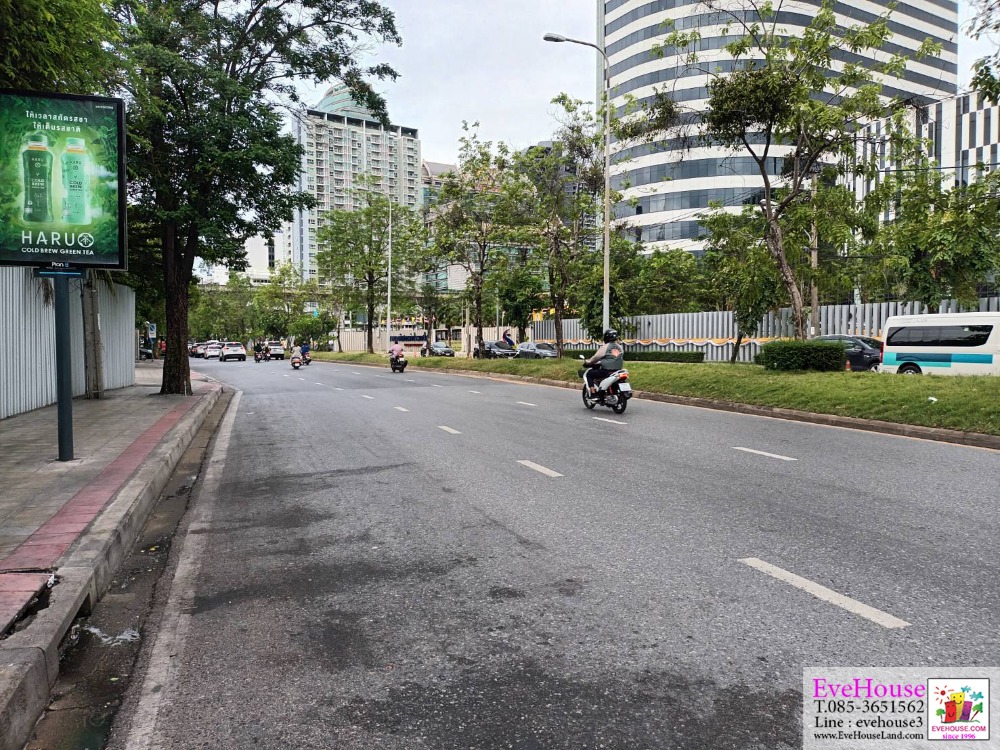 For SaleLandRama9, Petchburi, RCA : Land for sale on main road near rama 9 asoke, mcot 3.5 rai 700,000 baht./sq.wa.