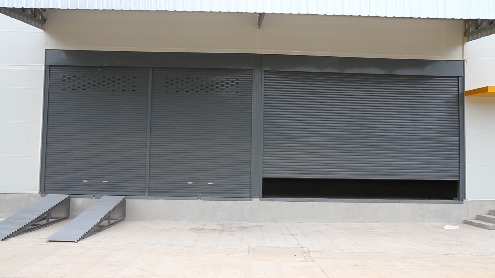 For RentWarehouseRathburana, Suksawat : Warehouse for rent, Phutthabucha 39, has 2 sizes, 300 sq m. and 320 sq m., with 24-hour security guard.