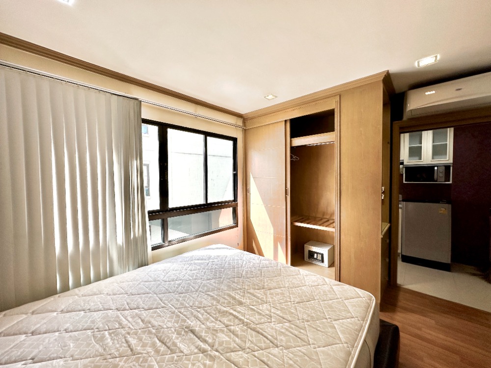 For RentCondoRama3 (Riverside),Satupadit : Urgent for rent, Lumpini Place Rama 3 Charoen Krung, 7th floor, corner room with furniture, near Icon Siam, Terminal 21, Asiatique.