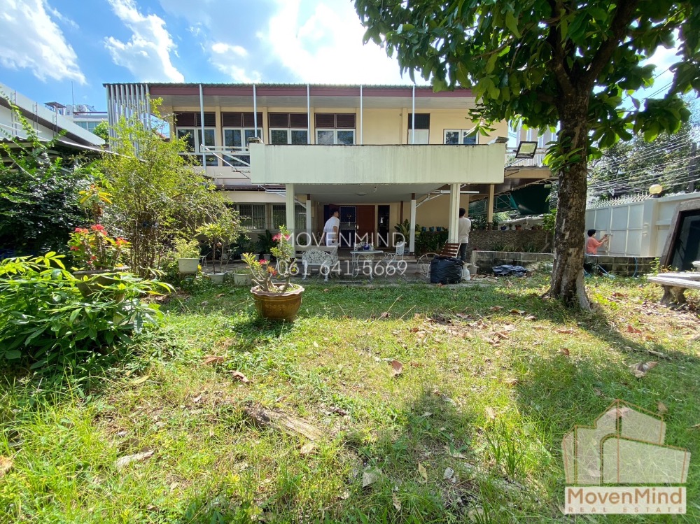 For RentRetail SpaceSukhumvit, Asoke, Thonglor : 💎Stand Alone / Land and Building For Rent / **Located in thong ‼️ / more than (200 Square wah) / * Corner Unit