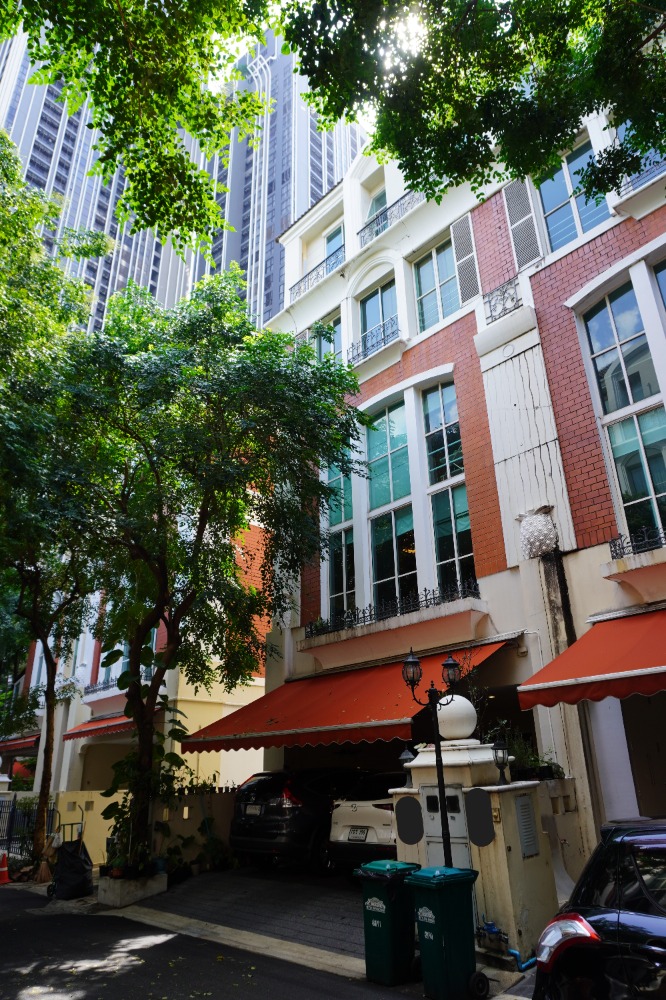 For SaleTownhomeSukhumvit, Asoke, Thonglor : Townhouse for Sale in the Heart of Thonglor, 4 Floors, Contemporary Style, Near J Avenue