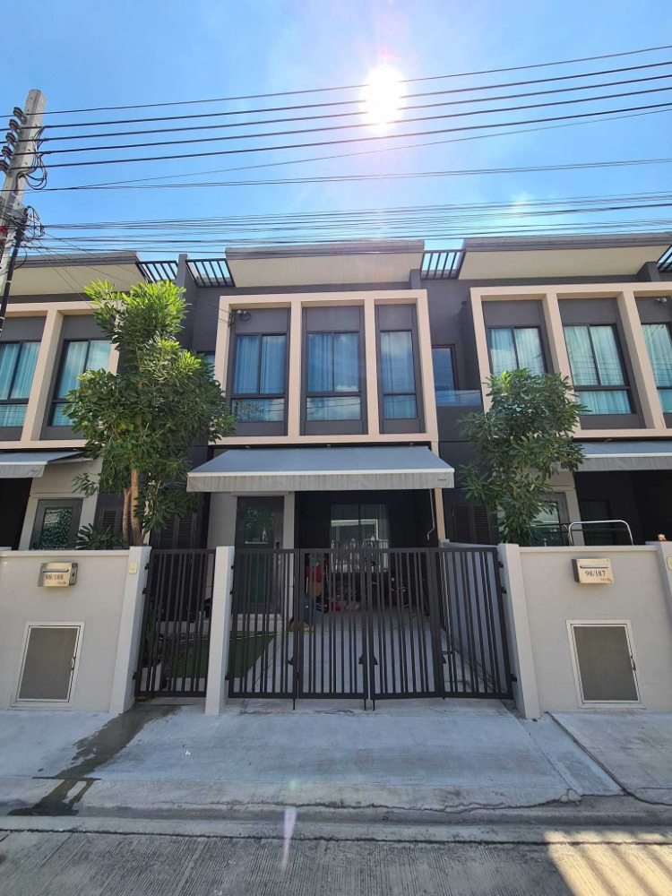 For RentTownhomeSamut Prakan,Samrong : For rent: Pleno Sukhumvit - Bangna.