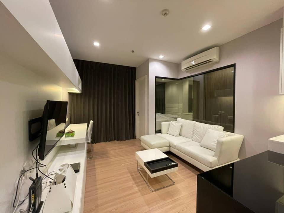 For RentCondoWongwianyai, Charoennakor : 👑 Urbano Absolute Sathon - Taksin 👑 Room 1Bed, 34th floor, Chao Phraya River view, Asiatique, complete with furniture and electrical appliances.