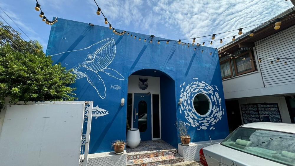 For RentRetail SpaceRama9, Petchburi, RCA : Seafood restaurant for rent, Soi Rama 9 at 41.