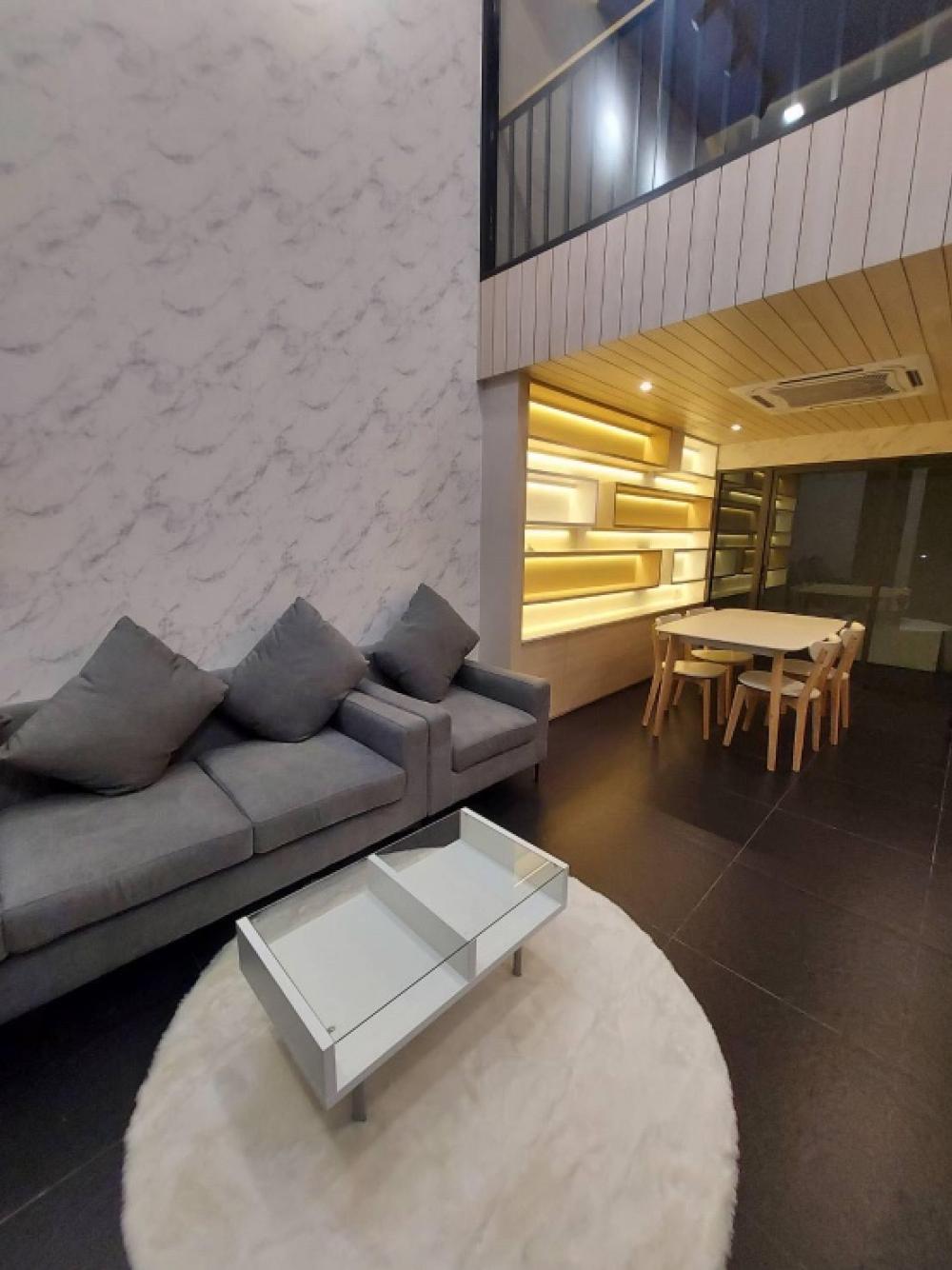 For RentHome OfficePathum Thani,Rangsit, Thammasat : Townhome 3.5 floors/ usable area 175 sq m., Rangsit area, near the Red Line BTS • 1 hall, 1 meeting room, 1 office room, 2 bedrooms (level adjustable), 2 bathrooms, 1 toilet.