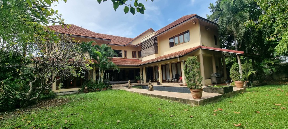 For RentHouseSamut Prakan,Samrong : Single house for rent, 5 beds, 5 baths, Windmill Village, usable area 450 sq m., size 300 sqw., with furniture. Near the golf course, rent 180,000 per month