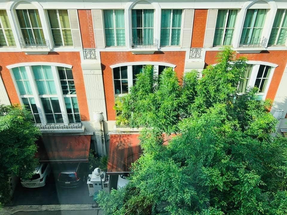 For RentTownhomeSukhumvit, Asoke, Thonglor : Townhome Bann Klang Krung near Bts Thonglor ( PST-EVE705 )
