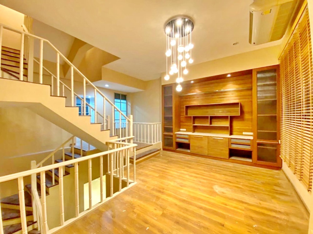 For RentTownhomeYothinpattana,CDC : H0161😊Townhome for rent, 3 floors🚪3 bedrooms🚄near Central Eastville 500 m.🏢Baan Klang Muang Lat Phrao-Yothin Phatthana🔔House area: 20.60 sq m.🔔Usable area: 186.00 sq m.💲Rent: 29,000฿📞O99-5919653,O65-9423251✅LineID:@sureresidence