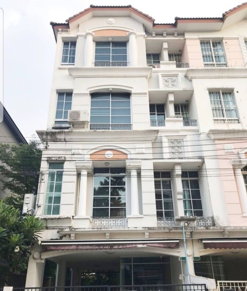 For RentTownhomeYothinpattana,CDC : 4 -story townhome for rent (behind the corner) 50 sq.w., 3 bedrooms along the expressway, Ram Inthra, luxury, near Town, In Town, Bodin Decha School, Singapore International School