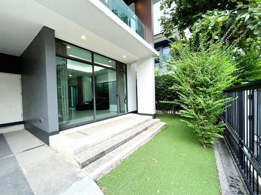 For RentHousePattanakan, Srinakarin : H0163😊 For RENT Single house for rent, 2 storey house🚪3 bedrooms🏢Setthasiri Krungthep Kreetha 1🔔House area: 57.00 sq m.🔔Usable area: 195.00 sq m.💲 Rent: 90,000฿📞O99-5919653,O65 -9423251✅LineID:@sureresidence