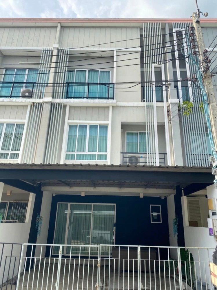 For RentTownhomePattanakan, Srinakarin : K-5334 Urgent for rent! Patio Phatthanakan 38, beautiful house, convenient travel, can enter and exit in many ways.