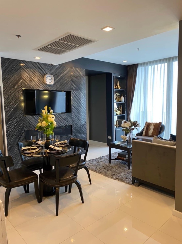 For RentCondoSathorn, Narathiwat : Beautiful room, fully furnished! Nara 9, spacious room, beautifully decorated, has a washing machine, near BTS Chong Nonsi, contact 092-2424-789.
