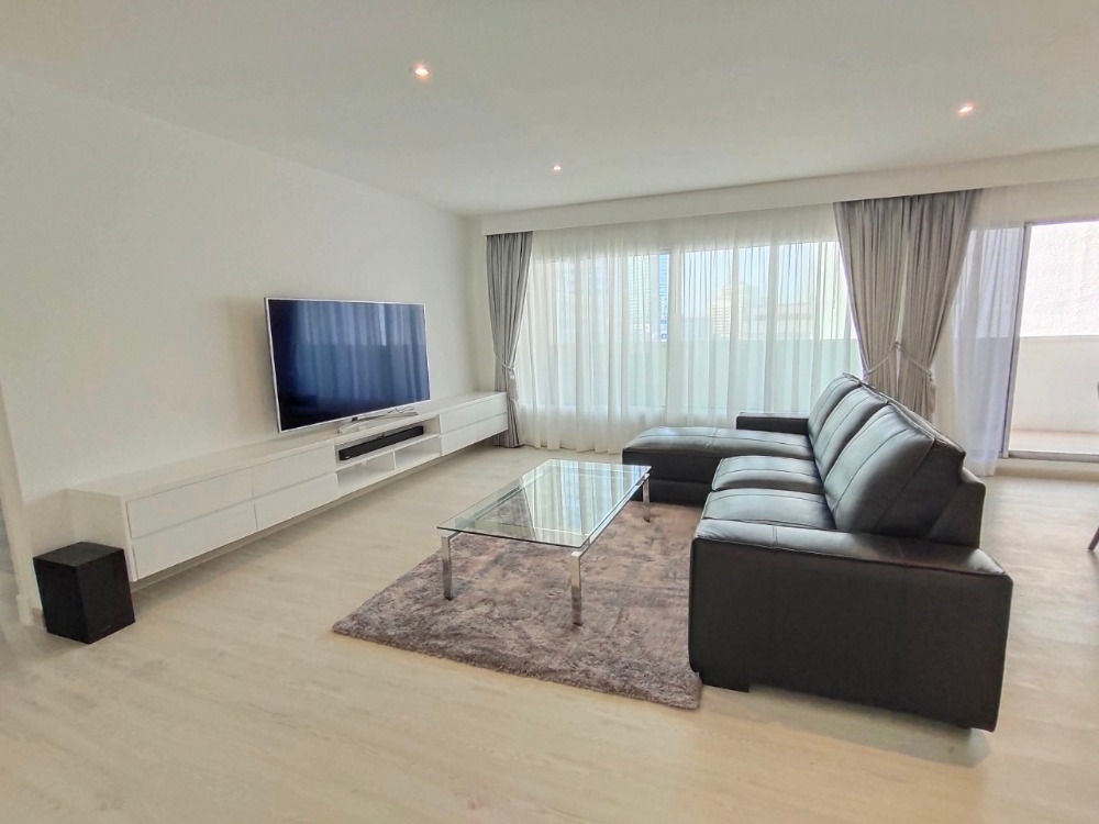 For RentCondoSilom, Saladaeng, Bangrak : 2 Bedroom Condo for Rent in Silom Condominium 144 sqm. near BTS MRT Silom Saladaeng