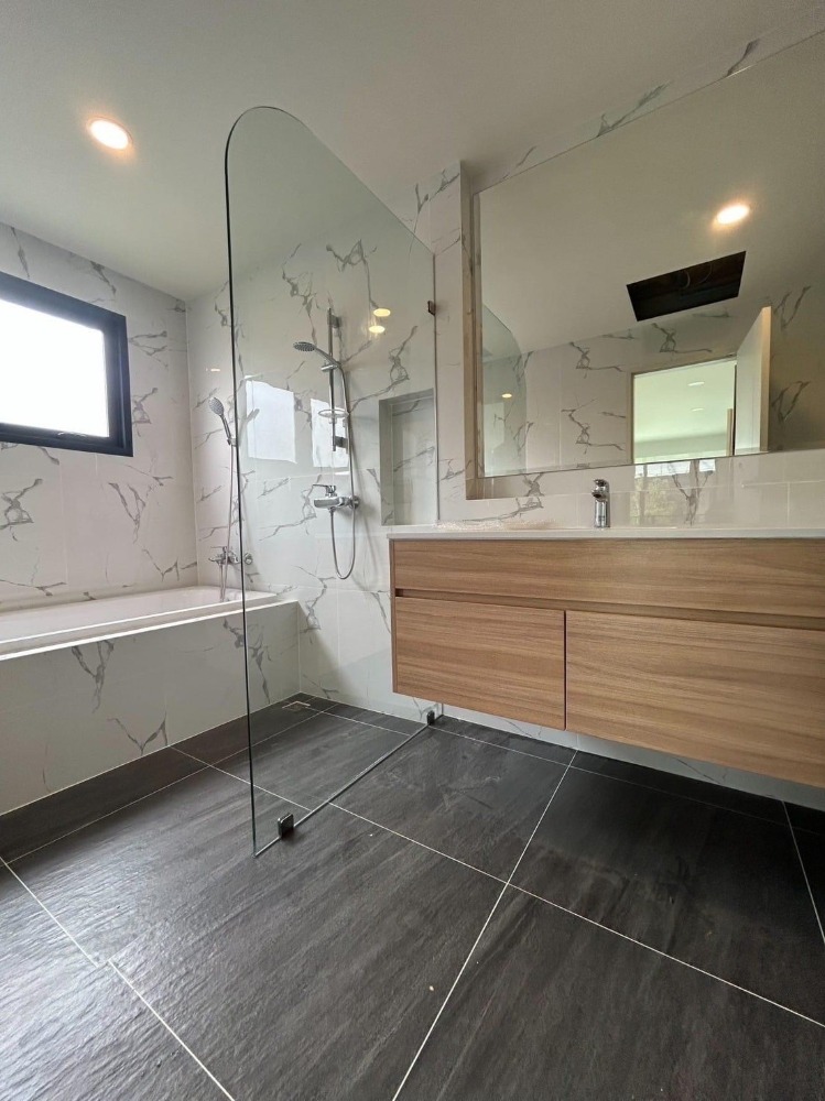 Beautiful New house, close to the Int' ;l school Concordian Loading...