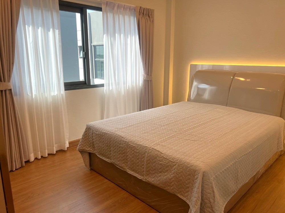 Beautiful New house, close to the Int' ;l school Concordian Loading...