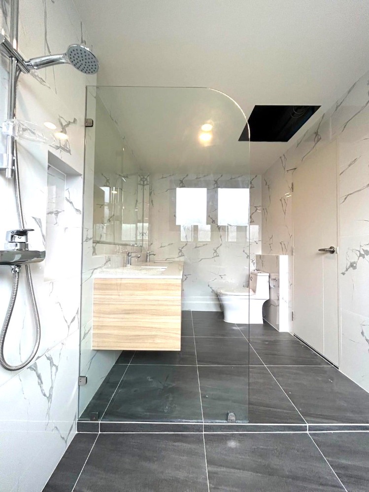 Beautiful New house, close to the Int' ;l school Concordian Loading...