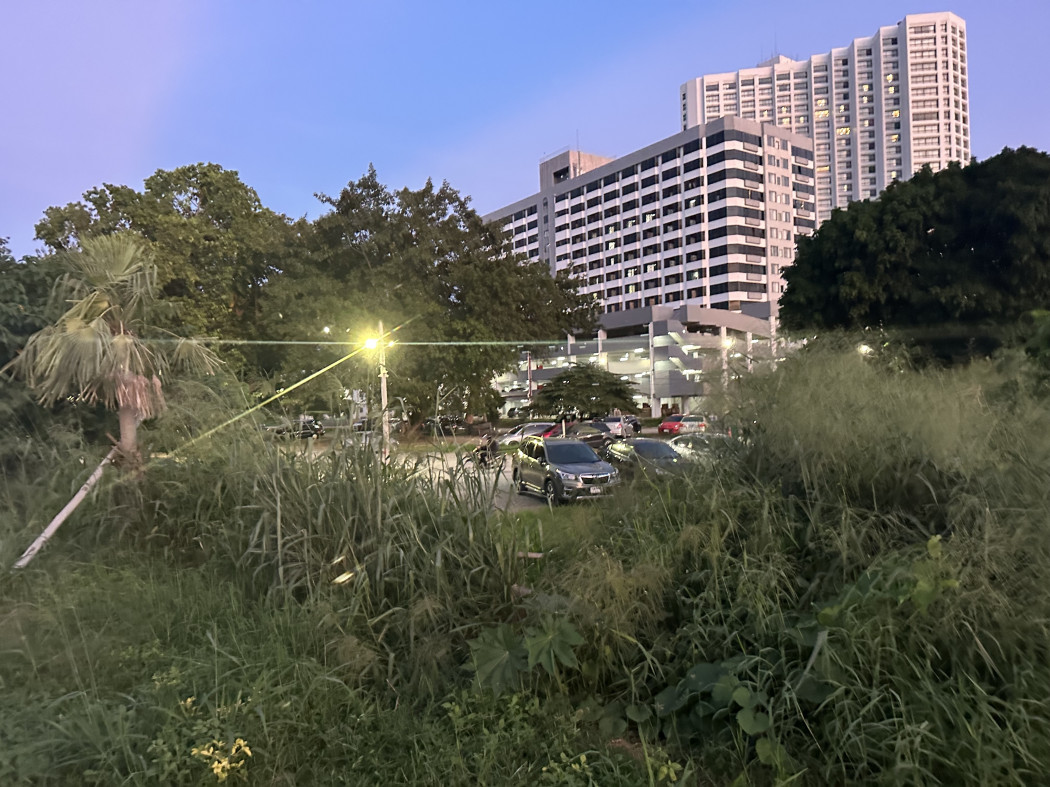 For SaleLandChiang Mai : Land for sale Next to Ratchawet Hospital, Chiang Mai 7 Rai, 3 ngan 26 sq.wah, can be sold