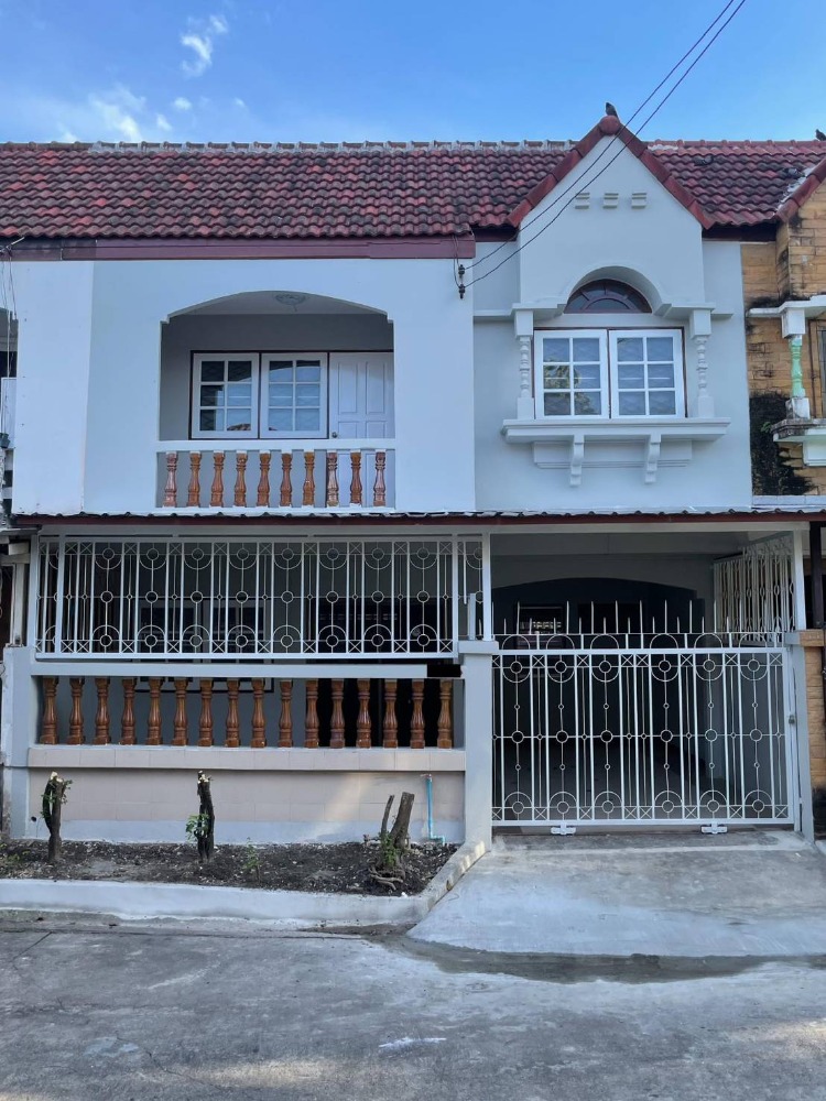 ขายทาวน์โฮมเกษตรศาสตร์ รัชโยธิน : ขาย - รีโนเวทใหม่ทั้งหลัง ทาวเฮ้าส์ ซอยลาดพร้าววังหิน 65