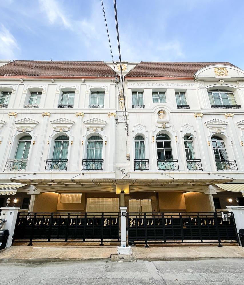 ให้เช่าทาวน์โฮมพระราม 3 สาธุประดิษฐ์ : Townhouse บ้านกลางกรุง พระราม3 ให้เช่า5ห้องนอน 425ตรม.  จอดรถได้6คัน