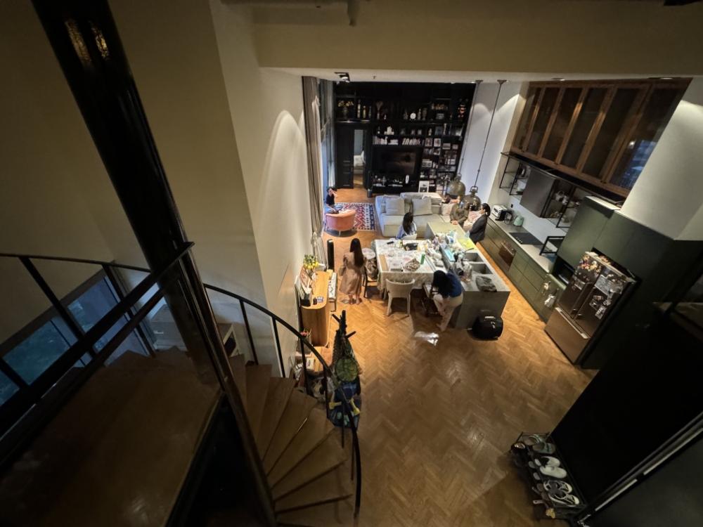 ให้เช่าคอนโดสุขุมวิท อโศก ทองหล่อ : Duplex penthouse เลี้ยงสัตว์ได้ วิวโค้งแม่น้ำ