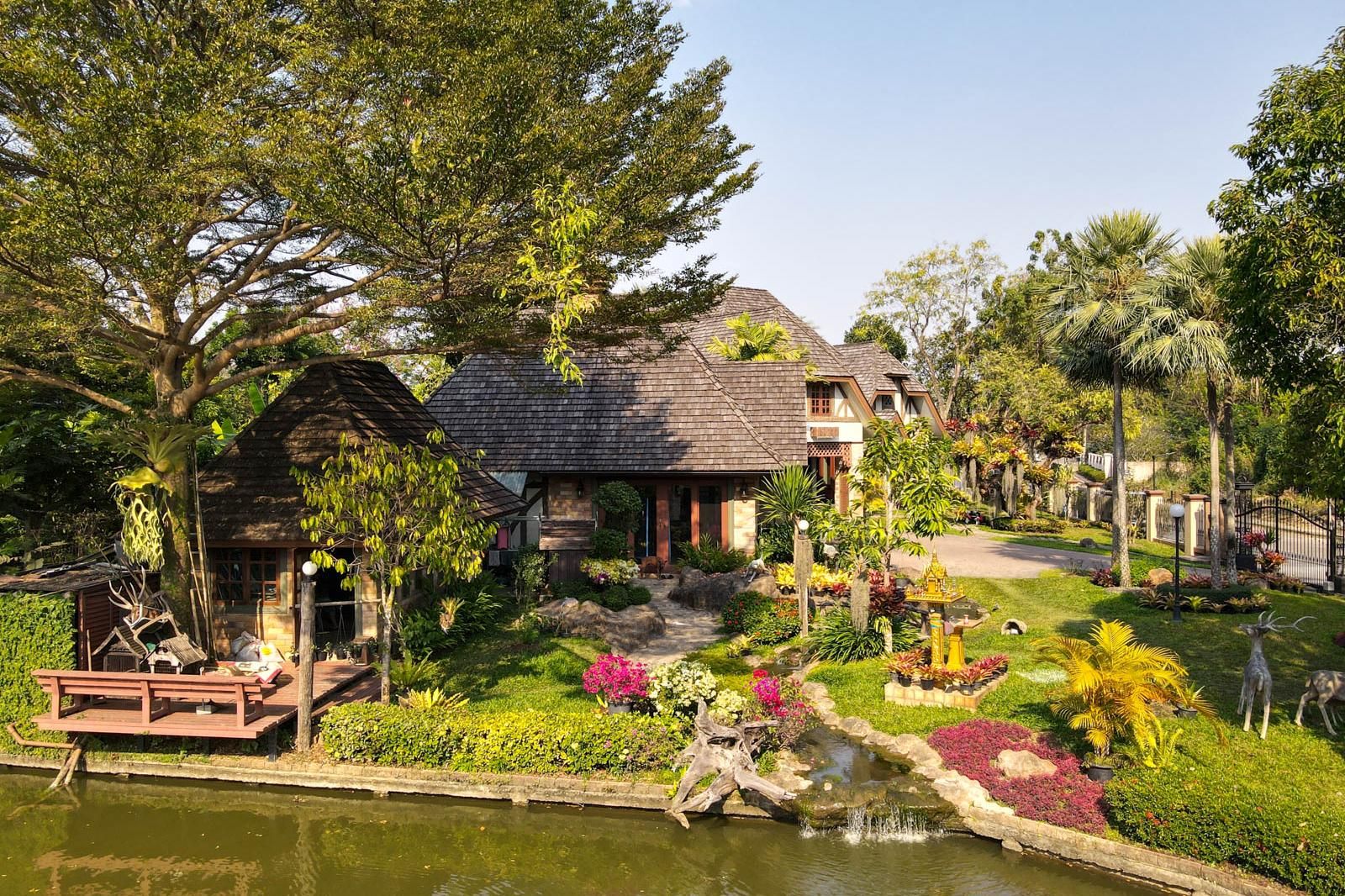 For SaleHouseChiang Mai : 4 Bedroom Luxury Lakeside House in City