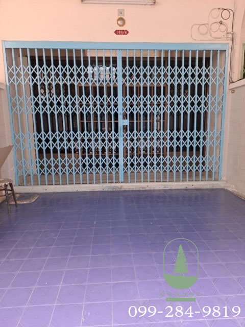 For RentShop HouseSathorn, Narathiwat : FOR RENT A 4 storied commercial building just 600 meters to BTS saint louis