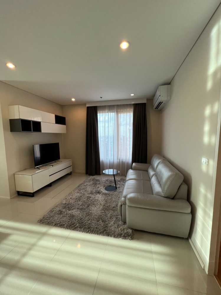 For RentCondoRama9, Petchburi, RCA : BEST DEAL🤩Duplex Type📌Villa Asoke, (Line:@rent2022) Beautiful room with Good price and Ready to move in!!