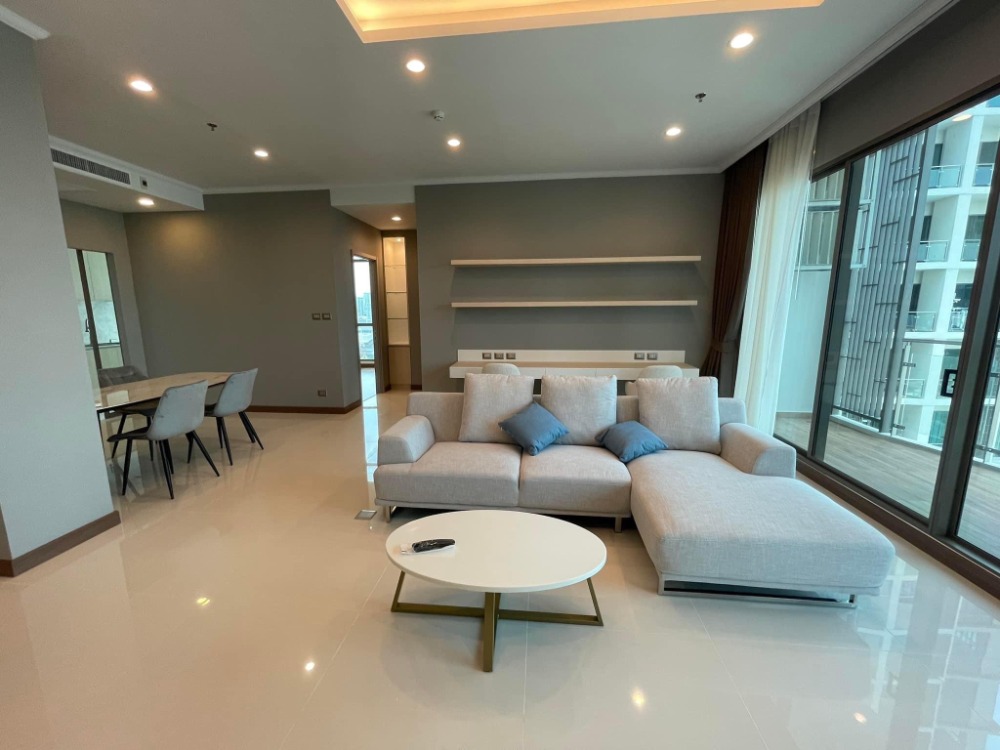 For RentCondoSukhumvit, Asoke, Thonglor : Supalai Oriental Sukhumvit 39 (ศุภาลัย โอเรียนทัล สุขุมวิท 39) | C Tower 20+ Floor 145 sq.m. | 3 beds, Fully furnished | Condo near MRT Phetchaburi 4 mins., Bangkok Hospital 6 mins., BTS Phrom Phong. 7 mins.