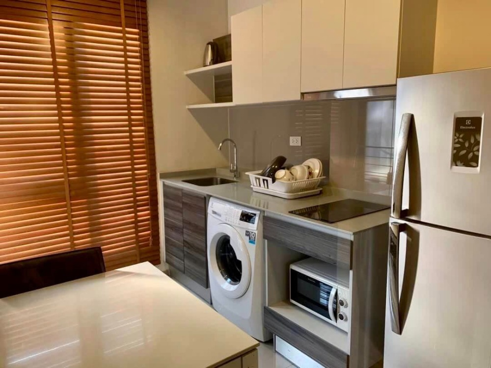 For RentCondoRatchadapisek, Huaikwang, Suttisan : 👑 Centric Ratchada - Huai Khwang 👑 1 bedroom, 1 bathroom, fully decorated room with furniture and electrical appliances. Traveling is very convenient.