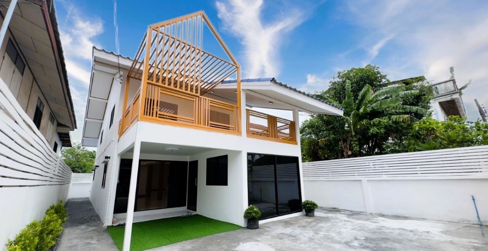 ขายบ้านเดี่ยว2ชั้น ลาดพร้าว101 แยก42 รีโนเวทใหม่ทั้งหลัง แต่งสวย พร้อมอยู่ 🏡✨🌈 Loading...