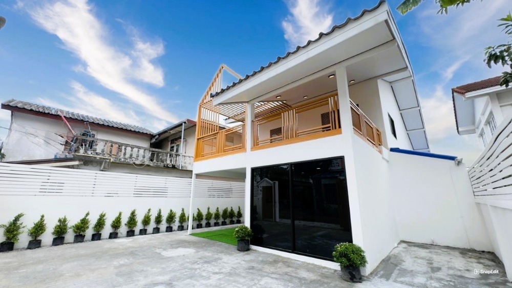 ขายบ้านเดี่ยว2ชั้น ลาดพร้าว101 แยก42 รีโนเวทใหม่ทั้งหลัง แต่งสวย พร้อมอยู่ 🏡✨🌈 Loading...