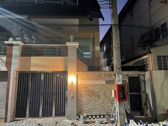 ให้เช่าทาวน์โฮมลาดพร้าว101 แฮปปี้แลนด์ : HR1357ให้เช่าทาวน์โฮม 3 ชั้น รีโนเวทใหม่ โครงการเมอริท เพลส ลาดพร้าว 87 เดินทางสะดวก