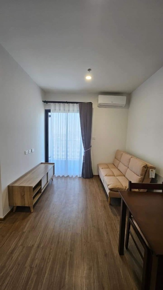 For RentCondoBang kae, Phetkasem : 👑 The Livin Phetkasem 👑 Beautiful room, nice to live in. 2 bedrooms, 1 bathroom 12th floor, view of the pool Furniture and electrical appliances are ready.