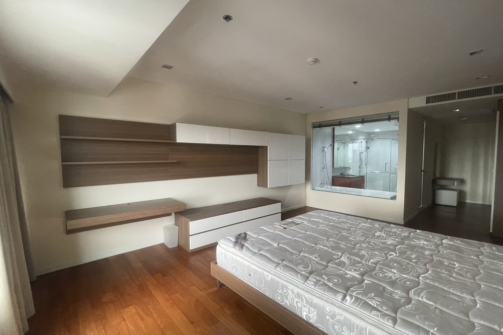 For RentCondoSathorn, Narathiwat : Code C20221200579.........Life @ Sathorn 10 for rent, 1 bedroom, 1 bathroom, high floor, furnished, ready to move in