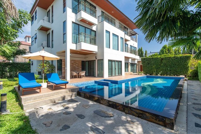 ให้เช่าบ้านมีนบุรี-ร่มเกล้า : HR1358ให้เช่าบ้านเดี่ยว 3 ชั้น พร้อมสระว่ายน้ำ หมู่บ้านเพอร์เฟค มาสเตอร์พีซ พระราม 9