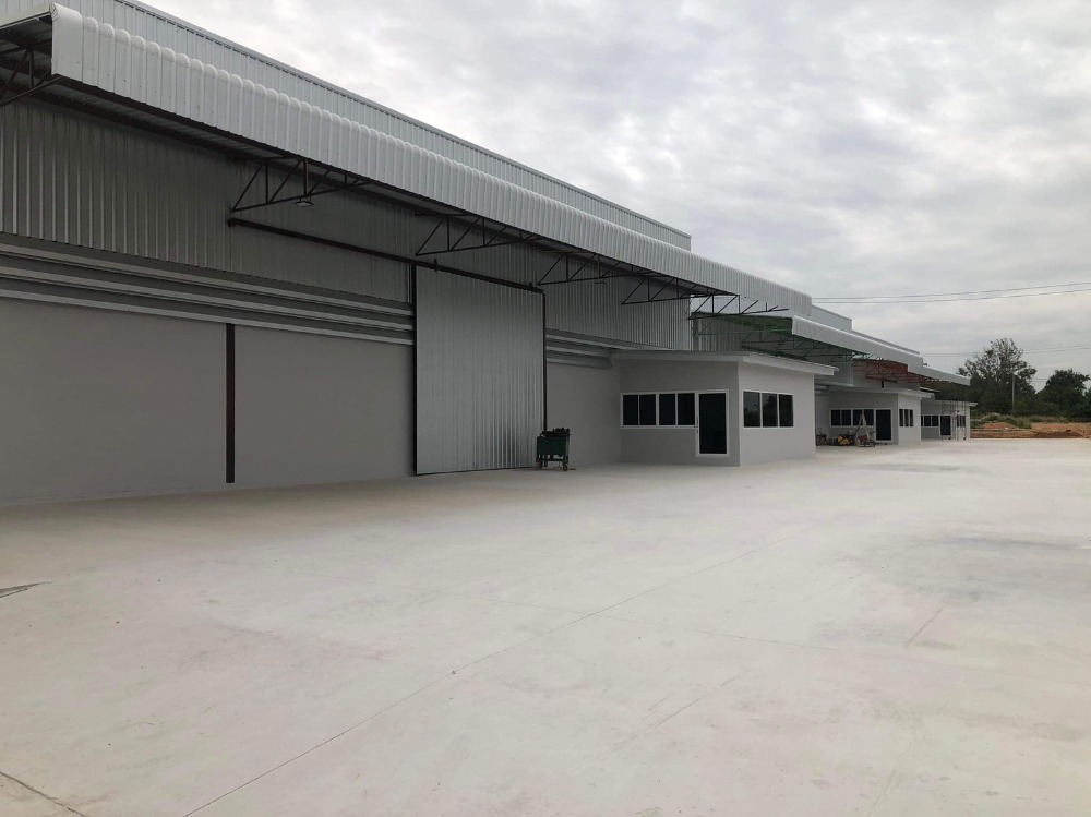 For RentWarehousePattaya, Bangsaen, Chonburi : Warehouse for rent, just completed, size 525 sq m., has an office in Nong Hiang Phanat Nikhom, only 1 km from Road 331. There are only 3 warehouses.