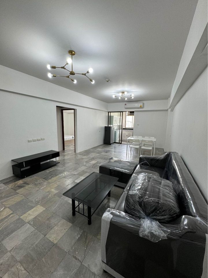For RentCondoSathorn, Narathiwat : For rent, Merlin Tower, Soi Narathiwat 14, Sathorn, 80 sq m, 2 bedrooms, 2 bathrooms, near BTS Chong Nonsi.