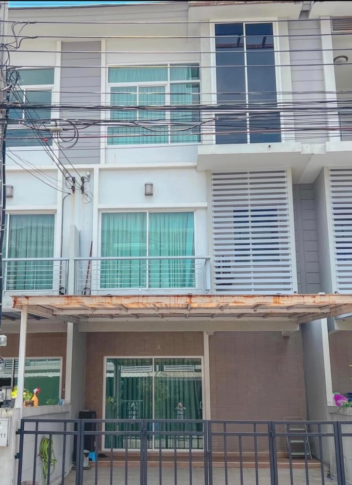 For RentTownhomeLadkrabang, Suwannaphum Airport : 25,000-sell-rent Home office/townhome, 3 floors, The Metro Rama 9, beautiful, clean house, decorated in modern style. Ready to move in, complete with furniture and electrical appliances.