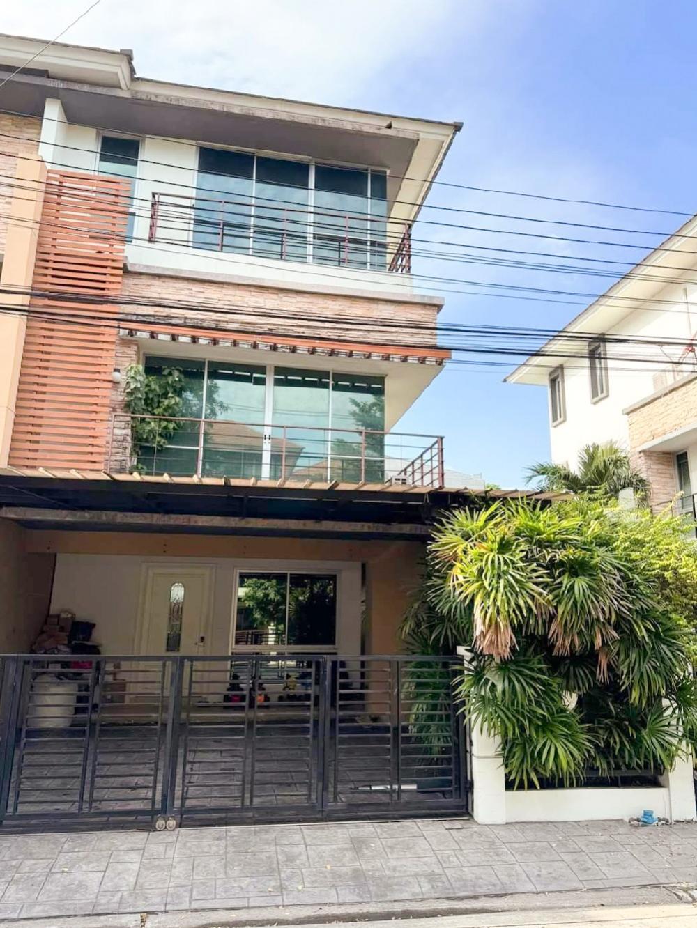 ขายทาวน์โฮมพัฒนาการ ศรีนครินทร์ : ขายบ้านโครงการพลัสซิตี้พาร์ค ศรีนครินทร์ สวนหลวง​ แปลนสวยถนนเมน (H23116)